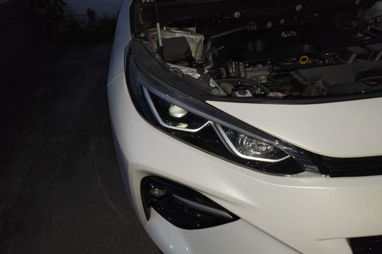 Used Toyota Wildlander 2023 2.0L CVT Two-Wheel Drive Luxury PLUS Edition Right Front Headlight