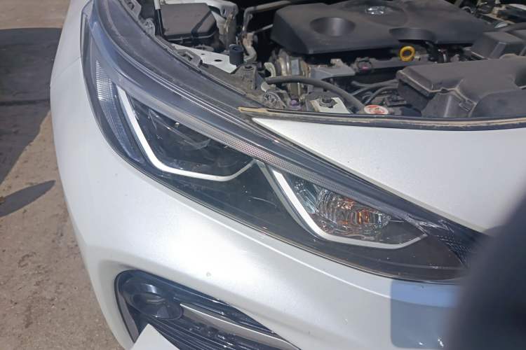 Used Toyota Wildlander 2023 2.0L CVT Two-Wheel Drive Luxury PLUS Edition Right Front Headlight