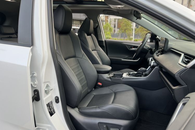 Used Toyota Wildlander 2023 2.0L CVT Four-Wheel Drive Luxury PLUS Edition Right Front Seat
