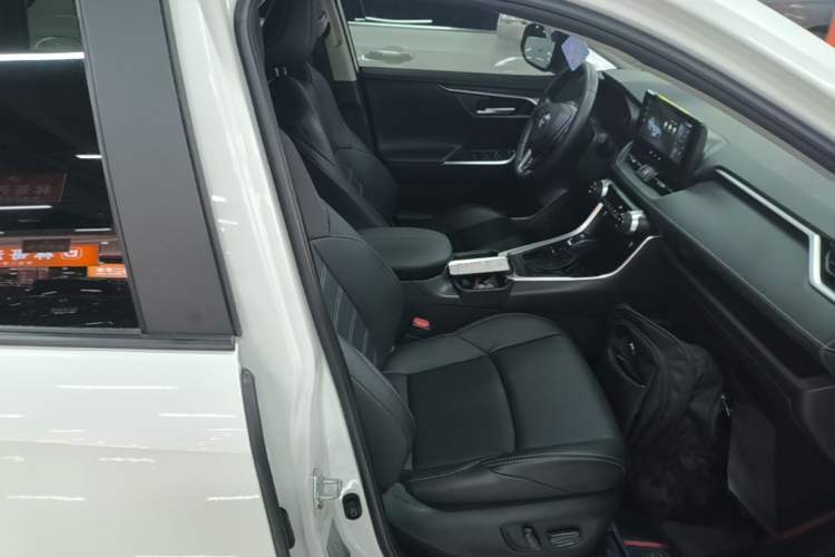 Used Toyota Wildlander 2023 2.0L CVT Two-Wheel Drive Luxury PLUS Edition Right Front Seat