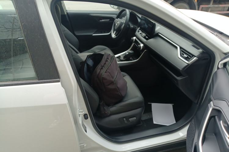 Used Toyota Wildlander 2023 2.0L CVT Four-Wheel Drive Luxury PLUS Edition Right Front Seat
