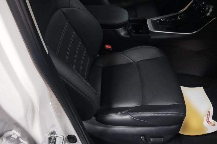Used Toyota Wildlander 2023 Dual-Motor 2.5L E-CVT Four-Wheel Drive Prestige Edition Right Front Seat