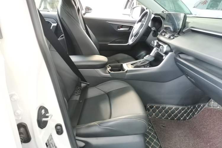 Used Toyota Wildlander 2023 2.0L CVT Two-Wheel Drive Urban Edition Right Front Seat