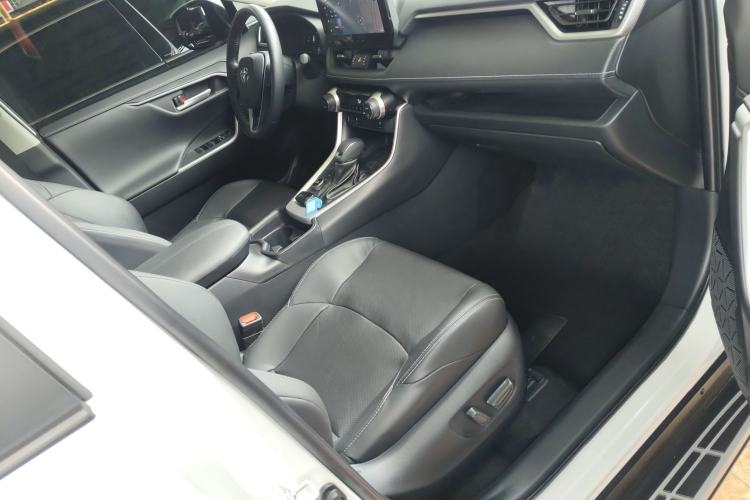 Used Toyota Wildlander 2023 Dual-Motor 2.5L E-CVT Four-Wheel Drive Prestige Edition Right Front Seat