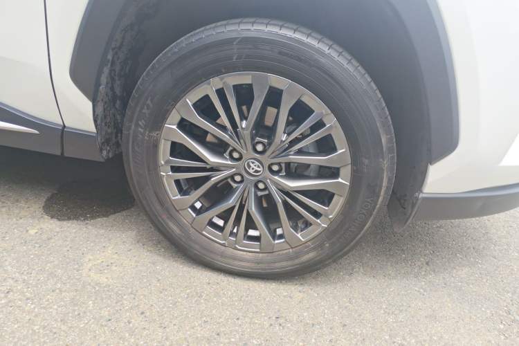 Used Toyota Wildlander 2023 Dual-Motor 2.5L E-CVT Four-Wheel Drive Prestige Edition Right Front Wheel Hub