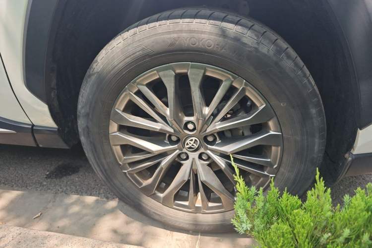 Used Toyota Wildlander 2023 2.0L CVT Two-Wheel Drive Luxury PLUS Edition Right Front Wheel Hub