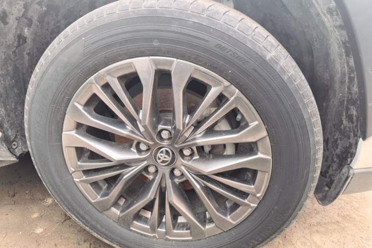 Used Toyota Wildlander 2023 2.0L CVT Two-Wheel Drive Luxury PLUS Edition Right Front Wheel Hub