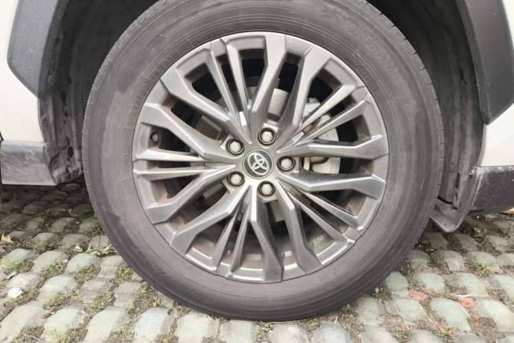 Used Toyota Wildlander 2023 2.0L CVT Two-Wheel Drive Luxury PLUS Edition Right Front Wheel Hub