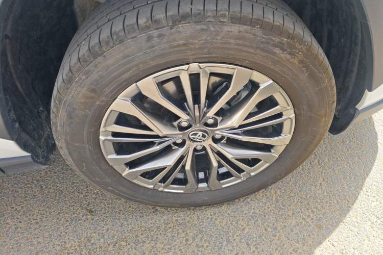 Used Toyota Wildlander 2023 2.0L CVT Two-Wheel Drive Luxury PLUS Edition Right Front Wheel Hub