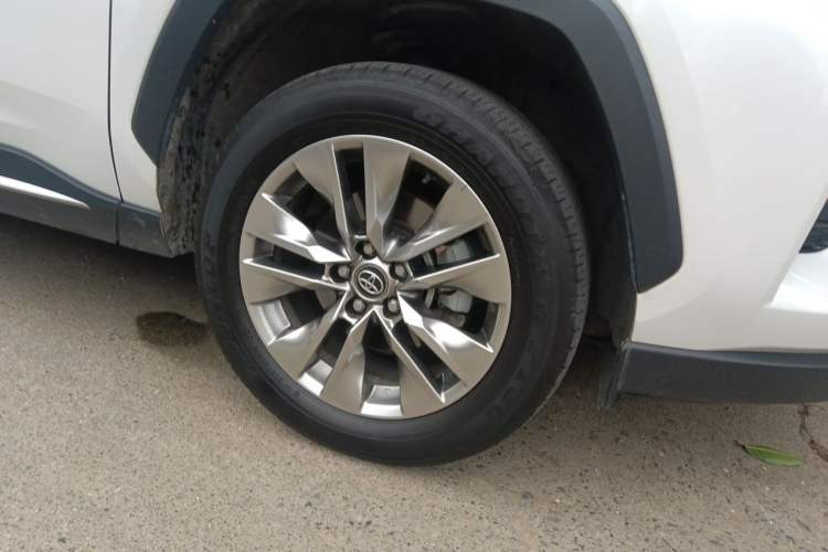 Used Toyota Wildlander 2023 2.0L CVT Two-Wheel Drive Urban Edition Right Front Wheel Hub