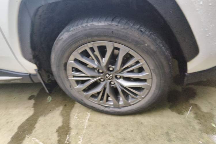 Used Toyota Wildlander 2023 Dual-Motor 2.5L E-CVT Two-Wheel Drive Luxury PLUS Edition Right Front Wheel Hub