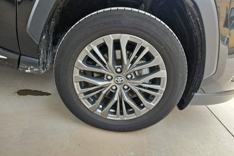 Used Toyota Wildlander 2023 2.0L CVT Two-Wheel Drive Luxury PLUS Edition Right Front Wheel Hub