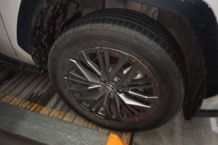 Used Toyota Wildlander 2023 2.0L CVT Two-Wheel Drive Luxury PLUS Edition Right Front Wheel Hub