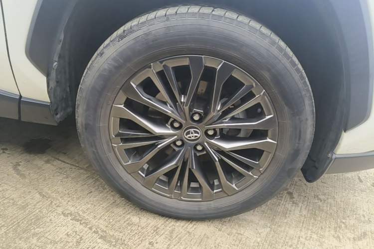 Used Toyota Wildlander 2023 Dual-Motor 2.5L E-CVT Four-Wheel Drive Prestige Edition Right Front Wheel Hub