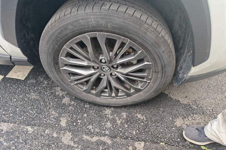 Used Toyota Wildlander 2023 Dual-Motor 2.5L E-CVT Two-Wheel Drive Luxury PLUS Edition Right Front Wheel Hub