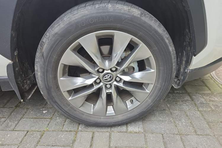 Used Toyota Wildlander 2023 Dual-Engine 2.5L E-CVT Two-Wheel Drive Urban Edition Right Front Wheel Hub