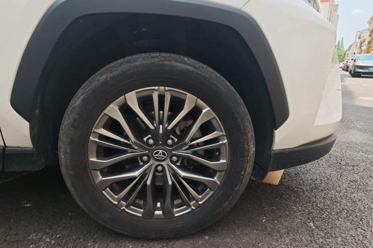 Used Toyota Wildlander 2023 2.0L CVT Two-Wheel Drive Luxury PLUS Edition Right Front Wheel Hub