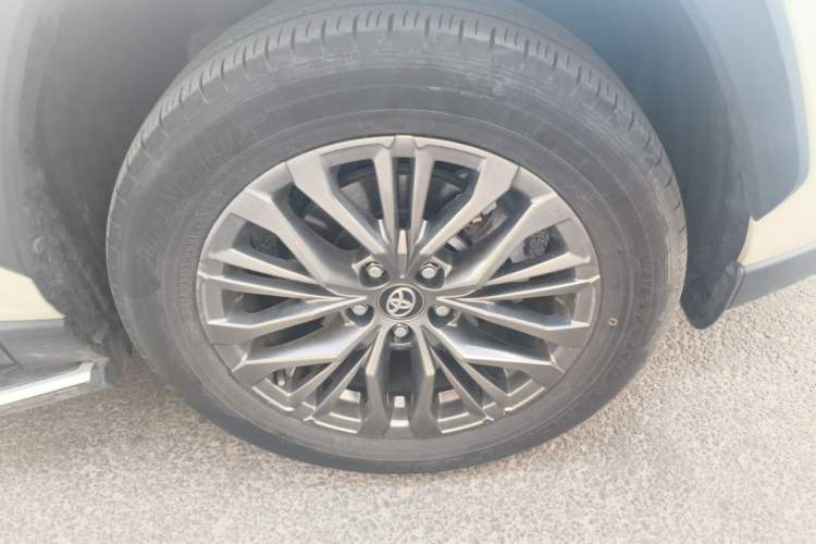 Used Toyota Wildlander 2023 2.0L CVT Two-Wheel Drive Luxury PLUS Edition Right Front Wheel Hub