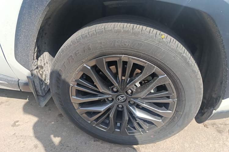 Used Toyota Wildlander 2023 2.0L CVT Two-Wheel Drive Luxury PLUS Edition Right Front Wheel Hub