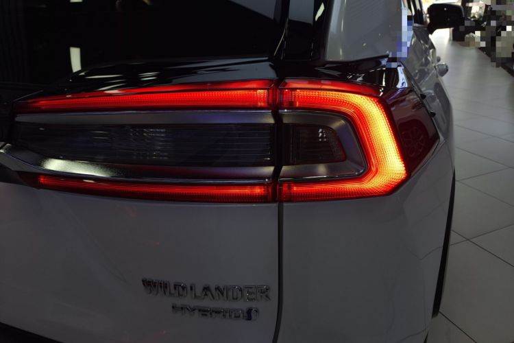 Used Toyota Wildlander 2023 Dual-Motor 2.5L E-CVT Four-Wheel Drive Prestige Edition Right Rear Taillight