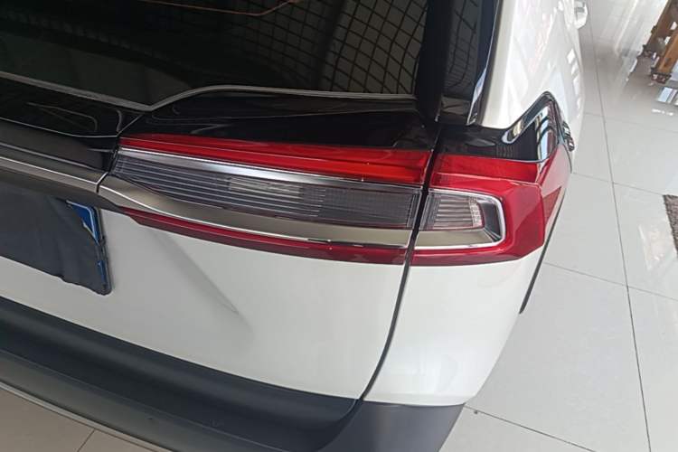 Used Toyota Wildlander 2023 2.0L CVT Two-Wheel Drive Luxury PLUS Edition Right Rear Taillight