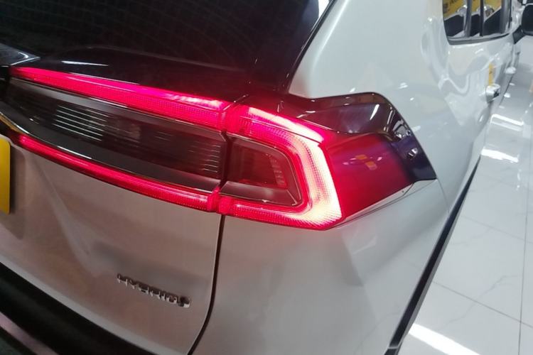 Used Toyota Wildlander 2023 Dual-Motor 2.5L E-CVT Four-Wheel Drive Prestige Edition Right Rear Taillight