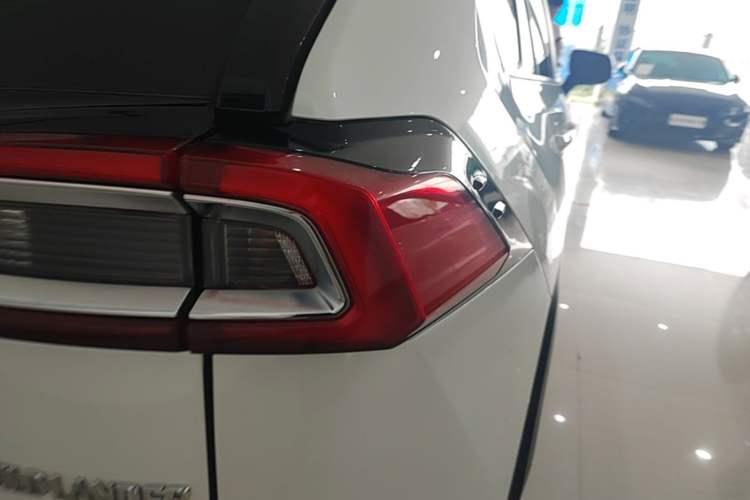Used Toyota Wildlander 2023 Dual-Motor 2.5L E-CVT Four-Wheel Drive Prestige Edition Right Rear Taillight