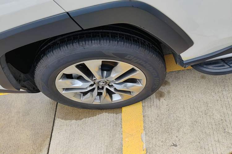 Used Toyota Wildlander 2023 2.0L CVT Two-Wheel Drive Urban Edition Right Rear Wheel Hub