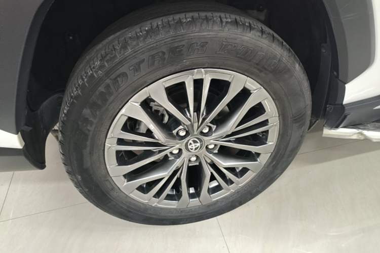 Used Toyota Wildlander 2023 2.0L CVT Two-Wheel Drive Luxury PLUS Edition Right Rear Wheel Hub