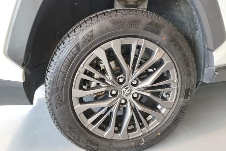 Used Toyota Wildlander 2023 Dual-Motor 2.5L E-CVT Two-Wheel Drive Luxury PLUS Edition Right Rear Wheel Hub