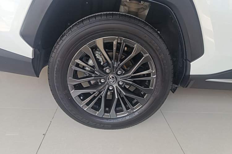 Used Toyota Wildlander 2023 2.0L CVT Two-Wheel Drive Luxury PLUS Edition Right Rear Wheel Hub