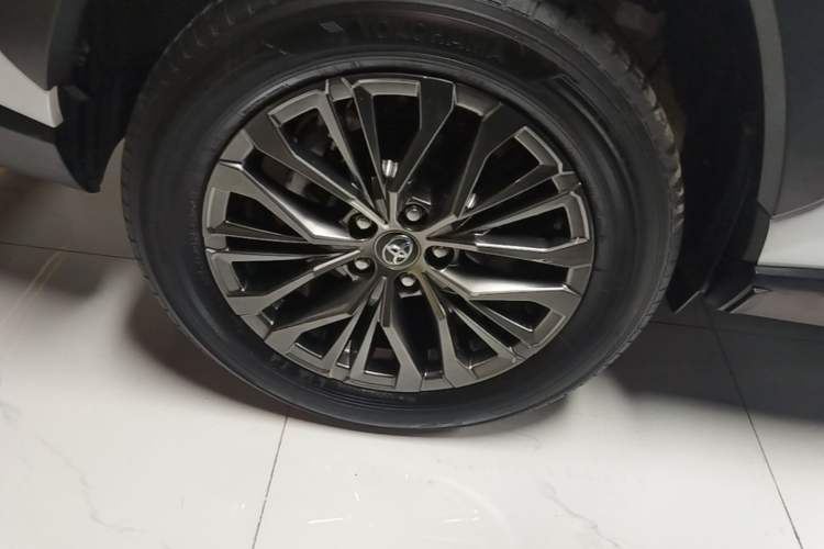 Used Toyota Wildlander 2023 Dual-Motor 2.5L E-CVT Four-Wheel Drive Prestige Edition Right Rear Wheel Hub