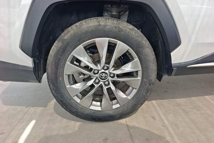 Used Toyota Wildlander 2023 2.0L CVT Two-Wheel Drive Urban Edition Right Rear Wheel Hub