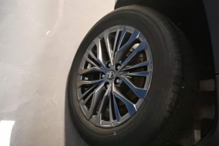 Used Toyota Wildlander 2023 Dual-Motor 2.5L E-CVT Four-Wheel Drive Prestige Edition Right Rear Wheel Hub