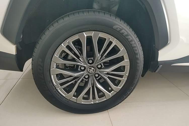 Used Toyota Wildlander 2023 Dual-Motor 2.5L E-CVT Four-Wheel Drive Prestige Edition Right Rear Wheel Hub
