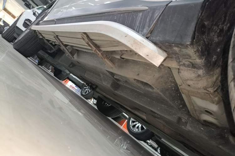 Used Toyota Wildlander 2023 2.0L CVT Two-Wheel Drive Luxury PLUS Edition Right Side Sill