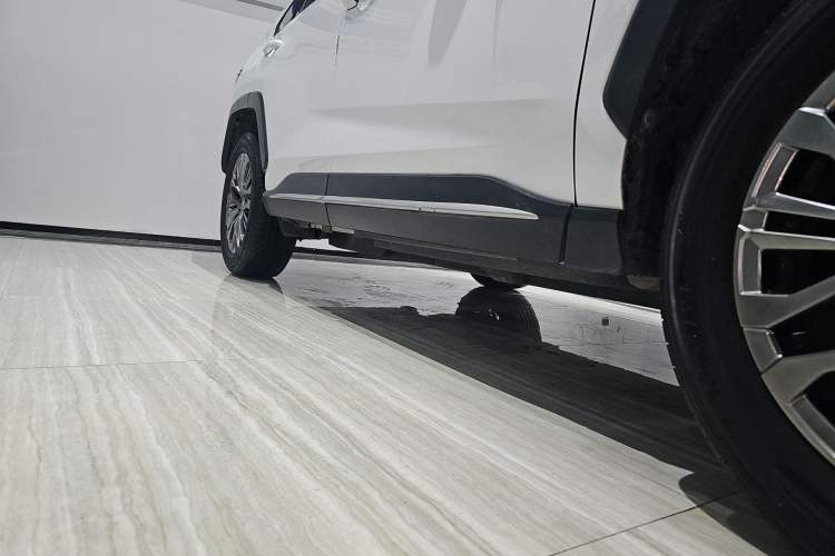 Used Toyota Wildlander 2023 2.0L CVT Four-Wheel Drive Luxury PLUS Edition Right Side Sill