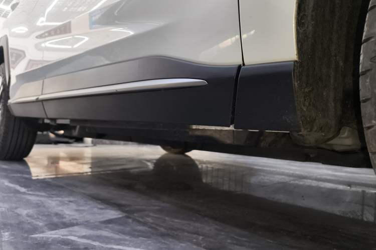 Used Toyota Wildlander 2023 2.0L CVT Four-Wheel Drive Luxury PLUS Edition Right Side Sill
