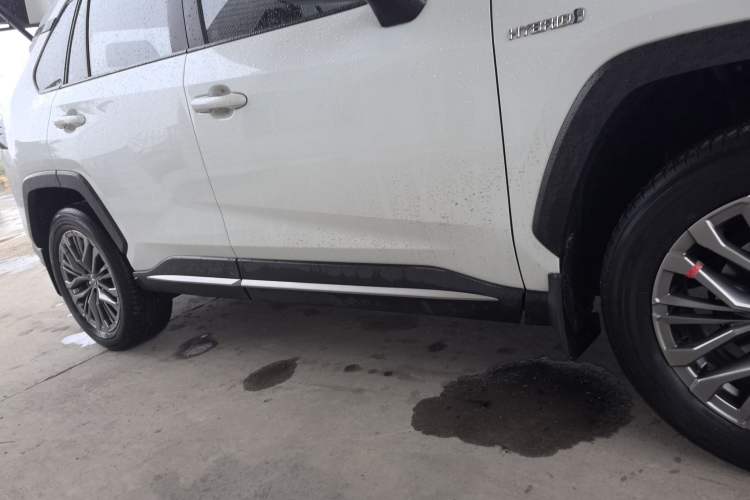 Used Toyota Wildlander 2023 Dual-Motor 2.5L E-CVT Two-Wheel Drive Luxury PLUS Edition Right Side Sill