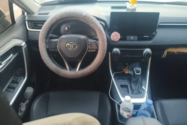 Used Toyota Wildlander 2023 2.0L CVT Two-Wheel Drive Luxury PLUS Edition Steering Wheel