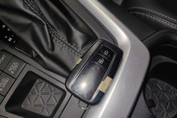 Used Toyota Wildlander 2023 2.0L CVT Four-Wheel Drive Luxury PLUS Edition Vehicle Key