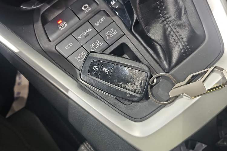 Used Toyota Wildlander 2023 2.0L CVT Four-Wheel Drive Luxury PLUS Edition Vehicle Key