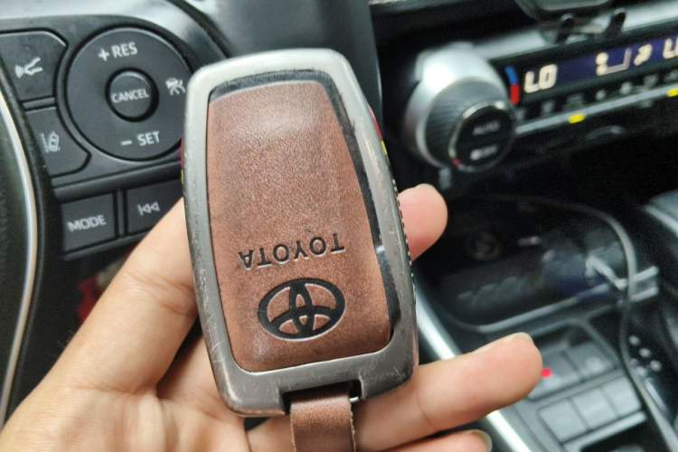 Used Toyota Wildlander 2023 Dual-Motor 2.5L E-CVT Two-Wheel Drive Luxury PLUS Edition Vehicle Key