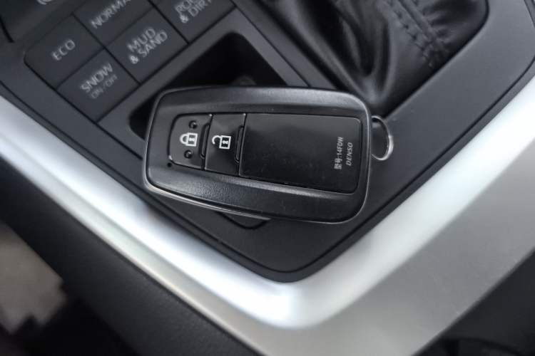 Used Toyota Wildlander 2023 2.0L CVT Four-Wheel Drive Luxury PLUS Edition Vehicle Key