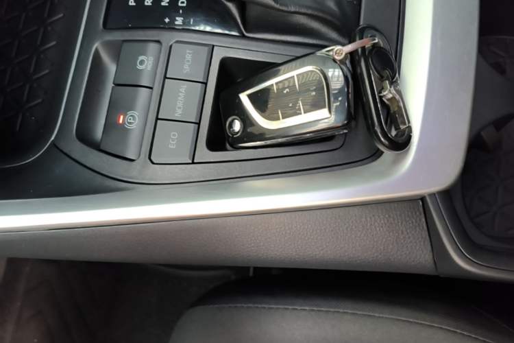 Used Toyota Wildlander 2023 2.0L CVT Two-Wheel Drive Leading Edition Vehicle Key