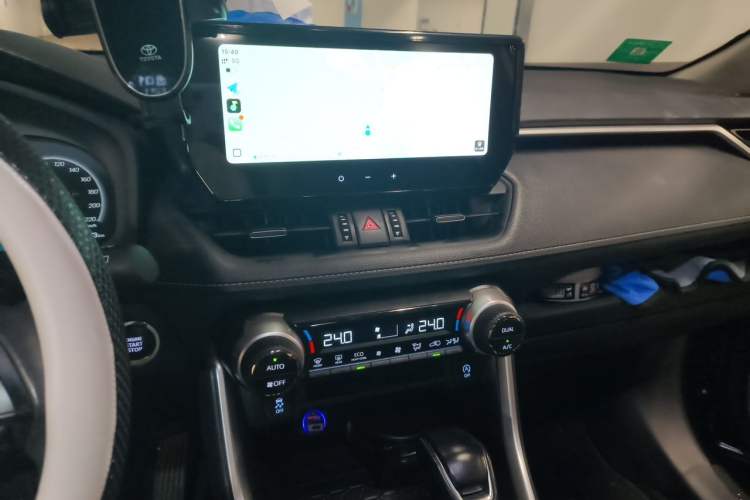 Used Toyota Wildlander 2024 2.0L CVT Two-Wheel Drive Luxury PLUS Edition Audio And AC Panel