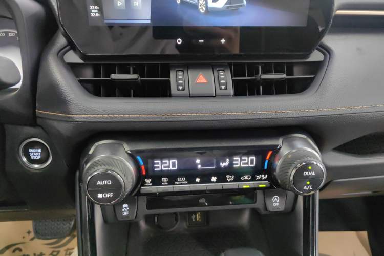 Used Toyota Wildlander 2024 2.0L CVT 4x4 Luxury PLUS Edition Audio And AC Panel