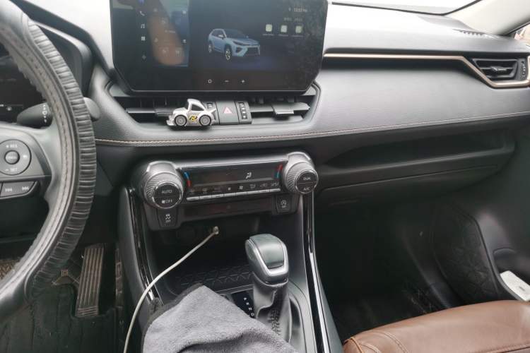Used Toyota Wildlander 2024 2.0L CVT Two-Wheel Drive Luxury PLUS Edition Audio And AC Panel
