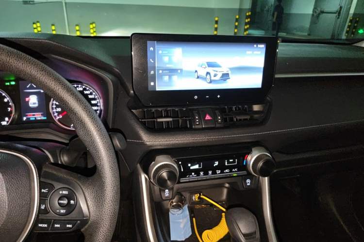 Used Toyota Wildlander 2024 2.0L CVT Two-Wheel Drive Leading Edition Audio And AC Panel