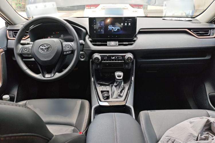 Used Toyota Wildlander 2024 2.0L CVT Two-Wheel Drive Luxury PLUS Edition Center Console